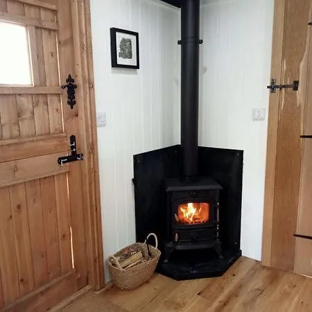 Wainstones Shepherd's Hut Camping *