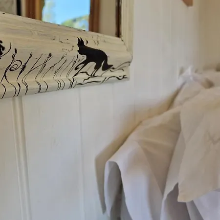 Wainstones Shepherd's Hut * Chop Gate