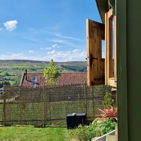 Wainstones Shepherd's Hut Camping *